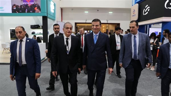 وزير الزراعة يتفقد أجنحة المعرض والمؤتمر الدولي للتكنولوجيا للشرق الأوسط وافريقيا 