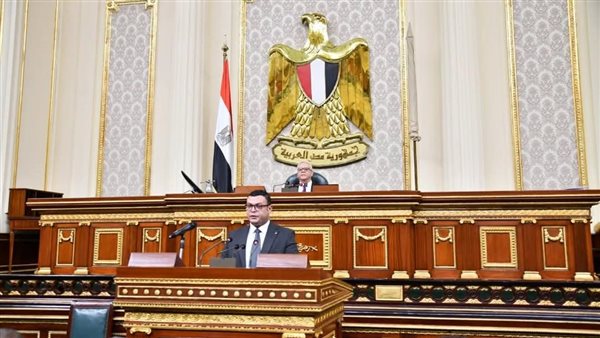 وزير الإسكان يستعرض جهود تنفيذ عدد من محاور الطرق بالمدن القائمة.. وتطوير المناطق العشوائية 