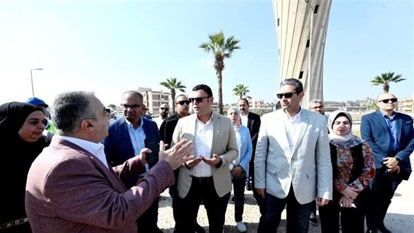 وزير الإسكان ومحافظ دمياط يتفقدان سير العمل بمحطة معالجة صرف صحى رأس البر