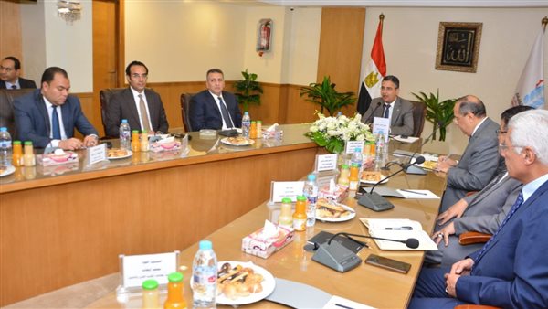  وزير التموين يبحث مع شركات زيوت الطعام آليات تعزيز التعاون لتأمين احتياجات السوق