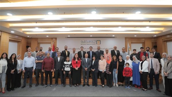 البنك الأهلي المصري يسلم الجوائز للفائزين في حملته الترويجية 