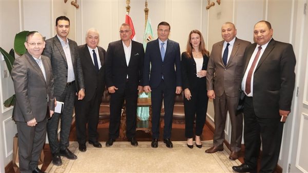وزير الزراعة يبحث تعزيز التعاون المشترك مع إحدى أكبر الشركات العالمية لإدارة الأصول في القطاع الزراعي