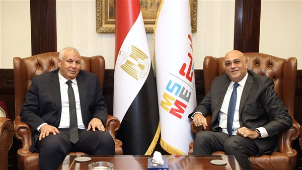 تنمية المشروعات يتعاون مع محافظة الوادي الجديد لتوطين صناعة الحرير في مصر