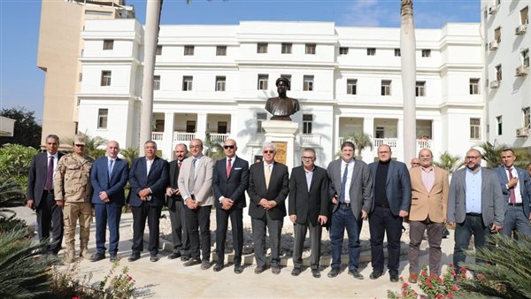 بتكلفة 10 مليار جنيه.. وزير التعليم العالي يتفقد منشآت وتجهيزات المدينة الطبية بجامعة عين شمس