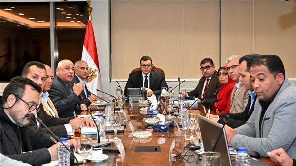 وزير الإسكان يتابع منظومة الصرف بالعاشر من رمضان.. وموقف تنفيذ الحلول العاجلة والدائمة