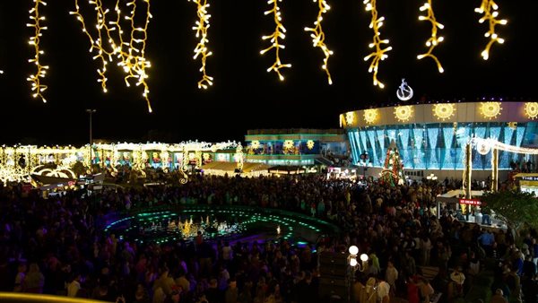 وزير السياحة ومحافظ جنوب سيناء يطلقان مهرجان الإضاءة السنوي بميدان سوهو سكوير بشرم الشيخ