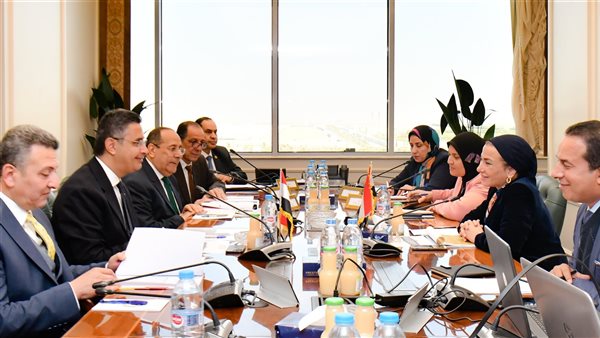 وزيرا التموين والبيئة يبحثان الموقف التنفيذى لخطط الإصحاح البيئى لمصانع السكر 