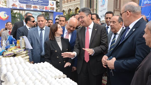 وزير التموين ومحافظ البحيرة يفتتحان سوق اليوم الواحد بمركز دمنهور