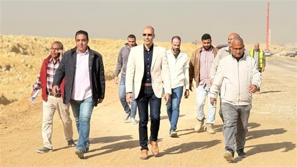 وزير الإسكان يُتابع معدلات تنفيذ مشروعات الطرق والمرافق بمساحة 16 ألف فدان بامتداد القاهرة الجديدة