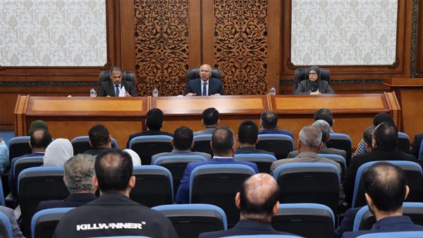 وزير الصناعة يبحث مع محافظ ومستثمري الشرقية الموقف التنفيذي وتحديات المناطق الصناعية