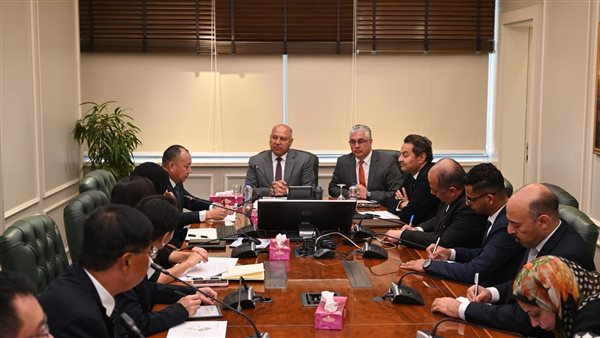 الوزير ورئيس شركة شين فينج إيجيبت الصينية يبحثان خطة إنشاء مجمع صناعي متكامل يضم 9 مصانع