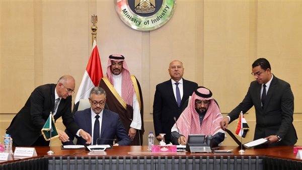 وزير الصناعة ونظيره السعودي يبحثان سبل تعزيز أطر التعاون والتكامل الصناعي 
