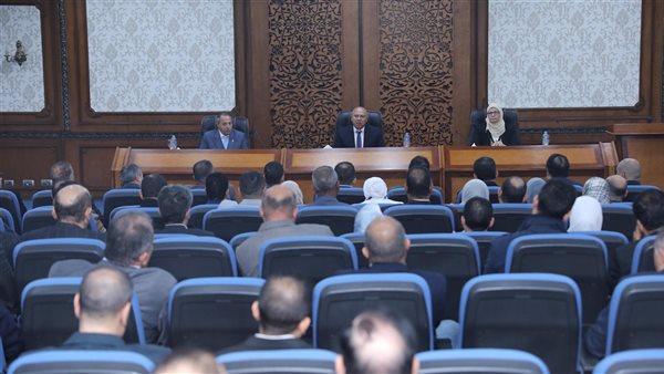 الصناعة تدرس إقامة 450 مصنع في مجالات الغزل والنسيج والملابس الجاهزة والصناعات الهندسية والغذائية والكيميائية