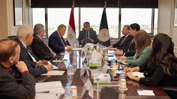 وزير السياحة يعقد اجتماعًا مع اتحاد المستثمرين المصريين