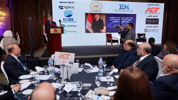 وزير السياحة يلتقي مع أعضاء جمعية رجال الأعمال المصريين