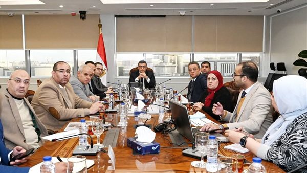وزير الإسكان يستعرض الاستعدادات الخاصة بإطلاق مبادرة 