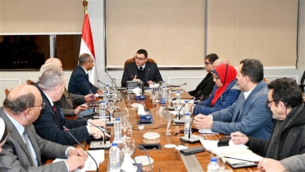 وزير الإسكان يعقد اجتماعا لمتابعة منظومة مياه الشرب والصرف الصحي بمحافظة بورسعيد
