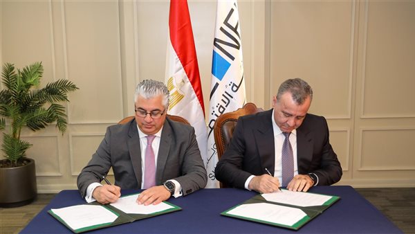 اقتصادية قناة السويس والسويس للصلب توقعان بالأحرف الأولى عقد لتداول الصب الجاف بميناء الأدبية