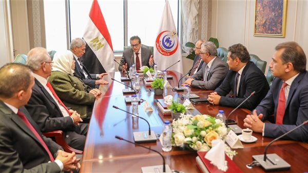  وزير الصحة يشهد توقيع بروتوكول لإنشاء مصنع متعدد الأغراض للمواد الخام الدوائية 