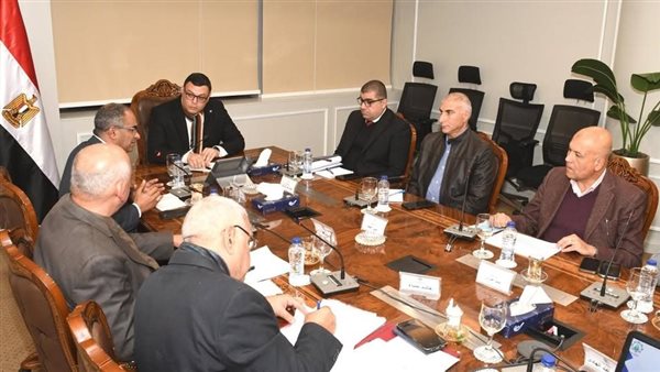 وزير الإسكان يستعرض تشغيل وصيانة منظومة مياه الشرب والصرف الصحي