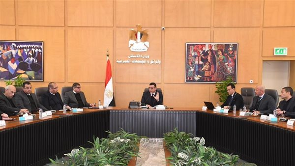 وزير الإسكان يتابع سير العمل بمنطقة الأعمال المركزية بالعاصمة الإدارية الجديدة