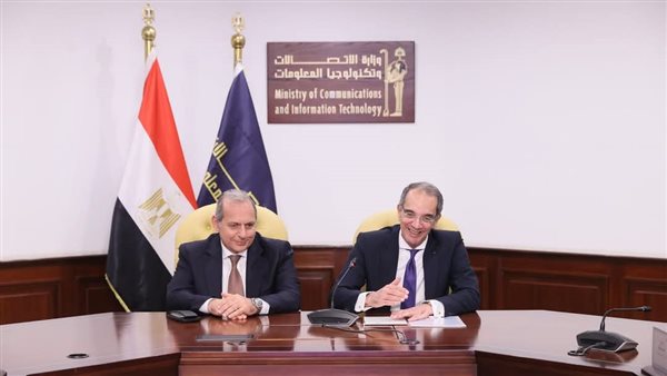 وزير الاتصالات ورئيس بنك مصر يشهدان توقيع بروتوكول تعاون لإعداد كوادر فى التخصصات التكنولوجية