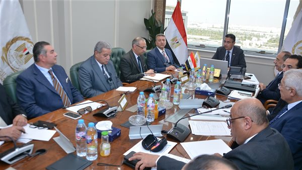 وزير التموين يتابع موقف الإنتاج والتشغيل واستعراض زيادة المعروض من الزيوت الغذائية بالأسواق