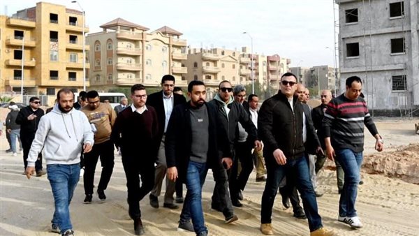 وزير الإسكان يتفقد مشروعي 