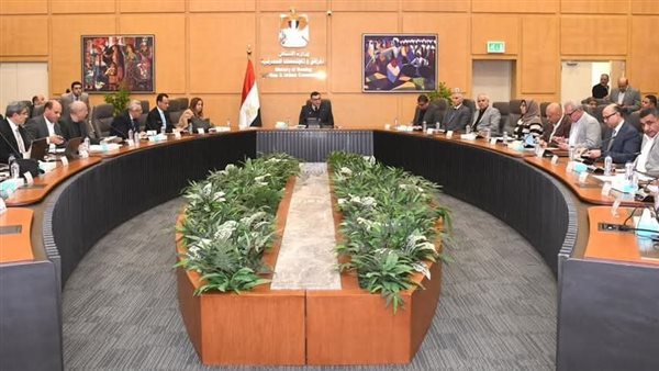 وزير الإسكان يتابع موقف تنفيذ وحدات الإسكان الاجتماعي بعددٍ من المدن الجديدة