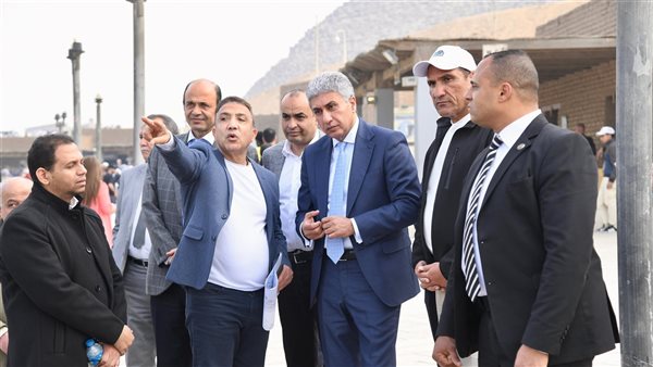  وزير السياحة يتفقد آخر مستجدات الأعمال بمشروع تطوير الخدمات بمنطقة أهرامات الجيزة