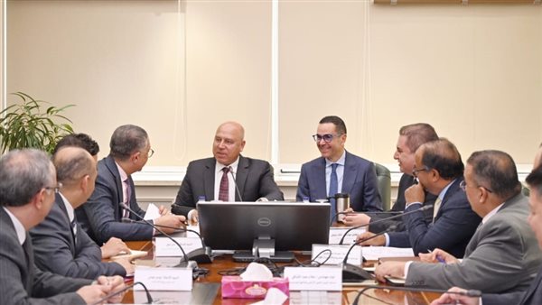 وزيرا الصناعة والاستثمار يبحثان معايير الموافقة على إنشاء المناطق الحرة الخاصة الجديدة