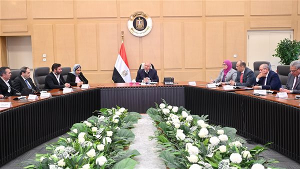  وزير الصناعة يبحث مع 9 شركات تركية متخصصة في الغزل والنسيج والملابس الجاهزة 