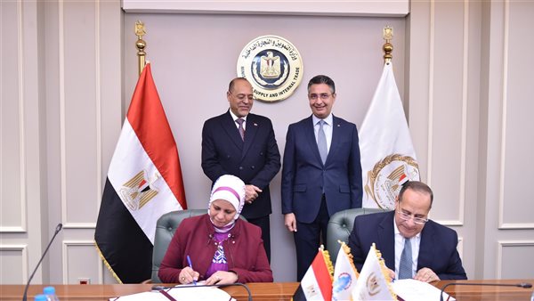 تنفيذًا لتوجيهات الرئيس.. وزيرا التموين والعمل يشهدان توقيع بروتوكول تعاون لدعم العمالة غير المنتظمة