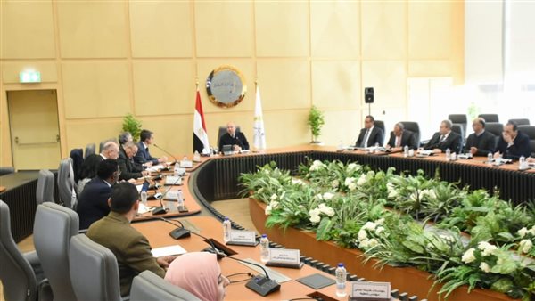  وزير الصناعة يبحث مع وفد من البنك الدولي مشروع تطوير لوجستيات التجارة بين القاهرة والاسكندرية