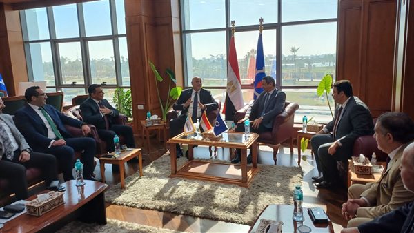 تنمية المشروعات يمول 100 تاكسي جديد بالتعاون مع محافظة السويسوشركتي التعاون للبترول ومصر للبترول