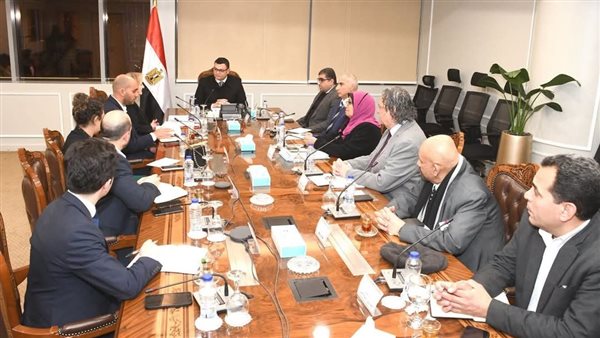 وزير الإسكان يبحث مع مسئولي البنك الأوروبي لإعادة الإعمار والتنمية سبل تعزيز التعاون المشترك