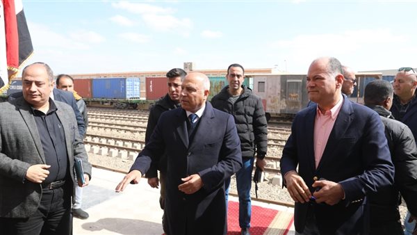 الوزير يفتتح مصنع متخصص في الأعشاب المجففة وخط إنتاج مواسير العزل التابعين لمجموعة شركات القلعة