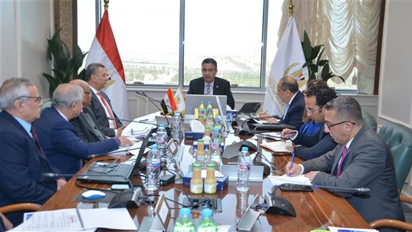  وزير التموين يعقد اجتماعًا مع شركة النيل للزيوت والمنظفات لبحث توافر الزيوت وتكثيف المعروض