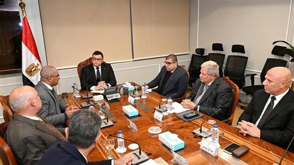 وزير الإسكان يتابع سير العمل في محطة التنقية الشرقية لمعالجة الصرف الصحي بالإسكندرية