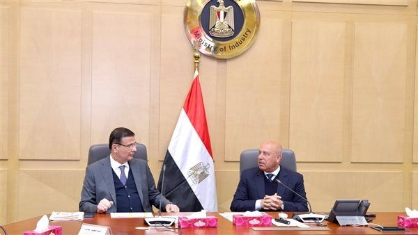  وزيرا الصناعة والزراعة يبحثان سبل تعزيز الاستفادة من مميزات خط الرورو السريع