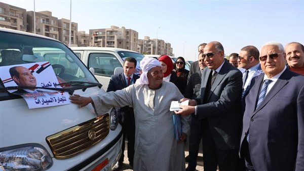 البنك الزراعي المصري يسلم 78 سيارة ميكروباص ضمن مبادرة إحلال السيارات بمحافظة المنيا