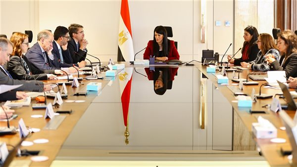 وزيرة التخطيط تعقد اجتماعًا مع البعثة المشتركة من البنك الدولي ومؤسسة التمويل الدولية 