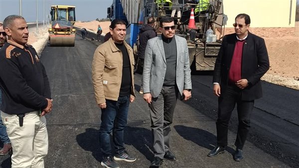وزير الإسكان يتابع موقف تنفيذ مشروعات المرافق والطرق بمدينة سفنكس الجديدة