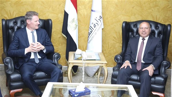 الوزير يبحث مع الرئيس التنفيذي لمجموعة MSC زيادة حجم التعاون المشترك في مجال النقل 
