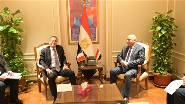 وزير الصناعة والسفير الفرنسي يبحثات المخطط الزمني لبدء انشاء مجمع الستوم الصناعي