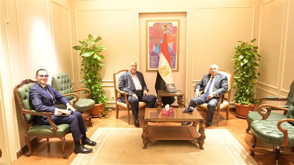 وزيرا الصناعة والاستثمار يبحثان مع رئيس غرفة القاهرة التجارية آليات النهوض بصناعة الحديد والصلب 