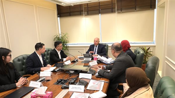 الوزير يبحث مع مجموعة ديلي الصينية خطتها لإقامة مجمع صناعي بالعاشر من رمضان