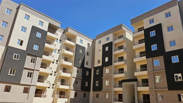 وزير الإسكان يتابع سير العمل بالمشروعات السكنية بمدينة أكتوبر الجديدة