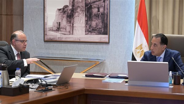 رئيس الوزراء يلتقي رئيس هيئة الرقابة المالية لاستعراض جهود تطوير وتنمية القطاع المالي غير المصرفي