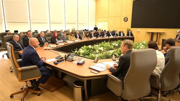 الوزير يبحث مع ممثلي 29 شركة ومؤسسة فرنسية فرص الاستثمار في مجالي الصناعة والنقل
